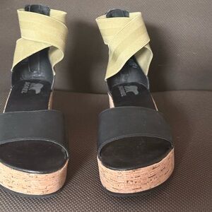 Sorel Women’s Cameron Flatform Wedge Sandal -  Black and Olive Green Size 9